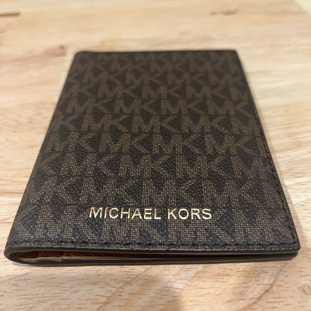 NWOT Michael Kors Passport Wallet